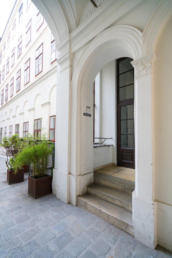 Vienna Residence, Volkstheater - Parliament Exterior photo