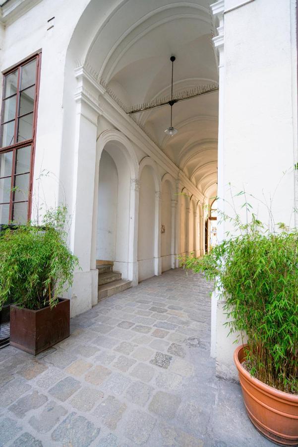 Vienna Residence, Volkstheater - Parliament Exterior photo